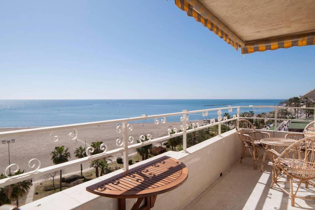 021 - Wonderful Beachfront Apartment With Stunning Sea Views Benalmádena Esterno foto