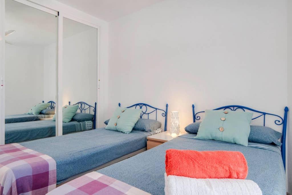 021 - Wonderful Beachfront Apartment With Stunning Sea Views Benalmádena Esterno foto