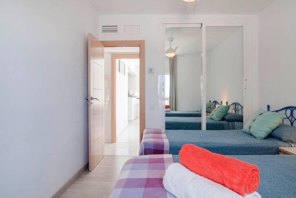 021 - Wonderful Beachfront Apartment With Stunning Sea Views Benalmádena Esterno foto