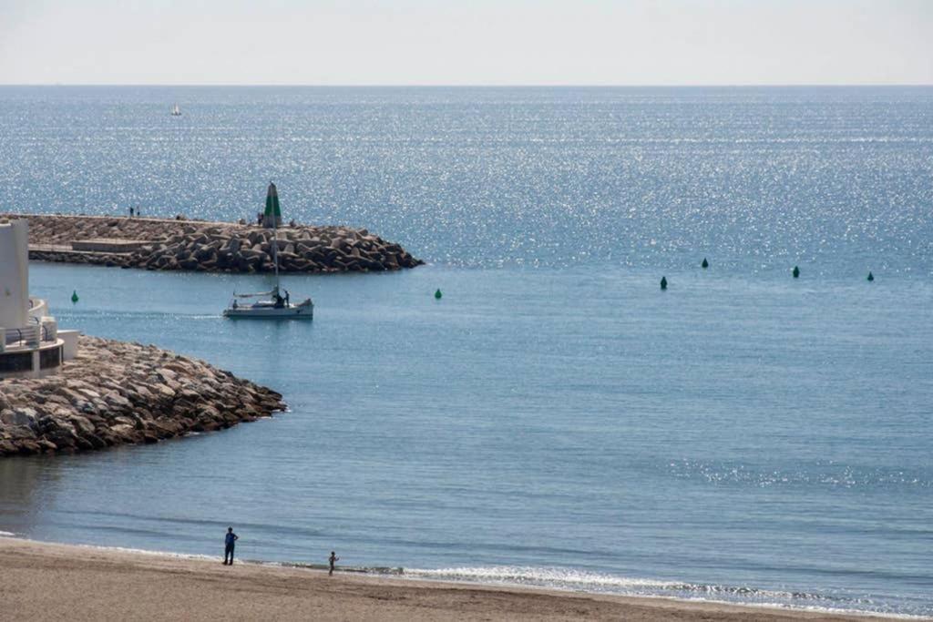 021 - Wonderful Beachfront Apartment With Stunning Sea Views Benalmádena Esterno foto