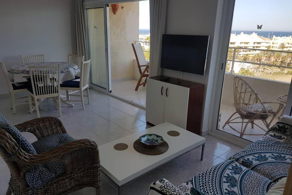 021 - Wonderful Beachfront Apartment With Stunning Sea Views Benalmádena Esterno foto