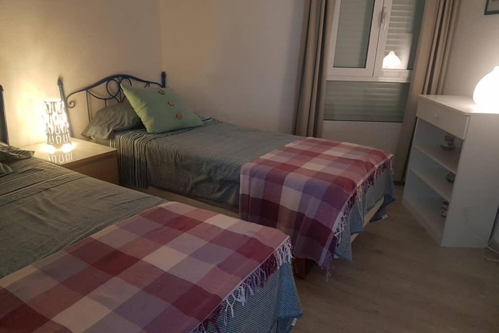 021 - Wonderful Beachfront Apartment With Stunning Sea Views Benalmádena Esterno foto