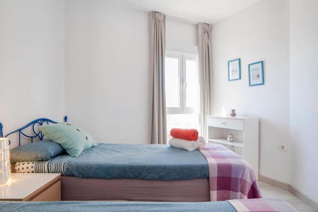 021 - Wonderful Beachfront Apartment With Stunning Sea Views Benalmádena Esterno foto