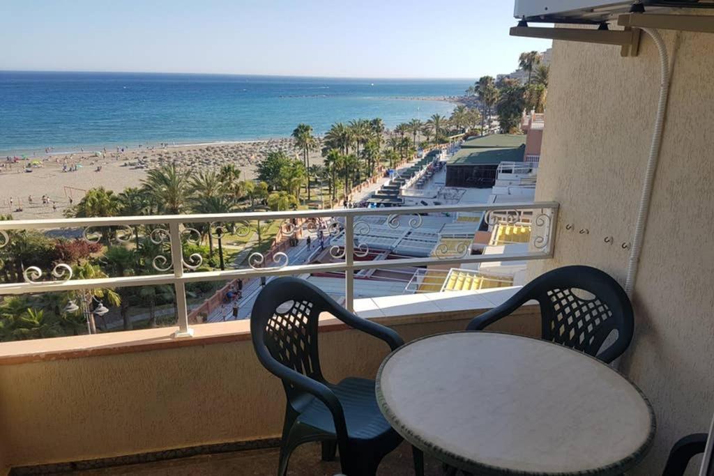 021 - Wonderful Beachfront Apartment With Stunning Sea Views Benalmádena Esterno foto