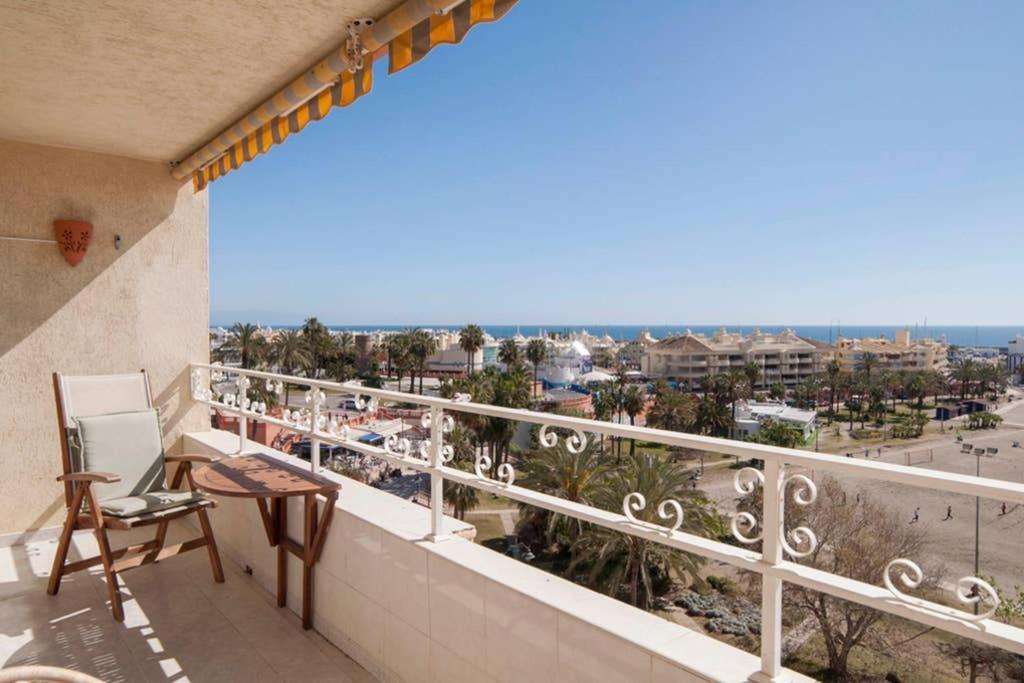 021 - Wonderful Beachfront Apartment With Stunning Sea Views Benalmádena Esterno foto